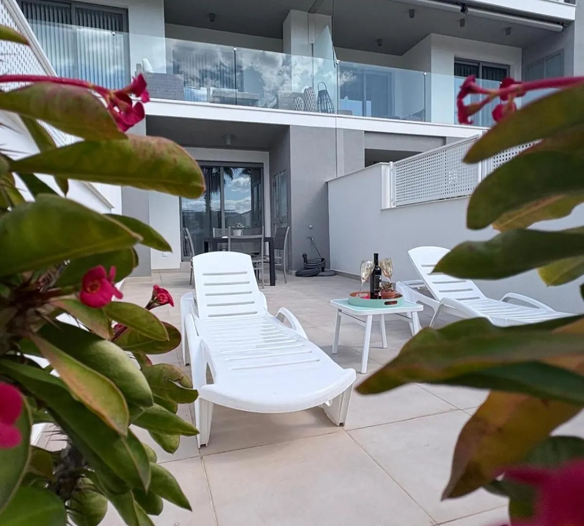 アパート Apartamento En Primera Linea De Playa, Con Piscina Y Garaje En Torrox Costa