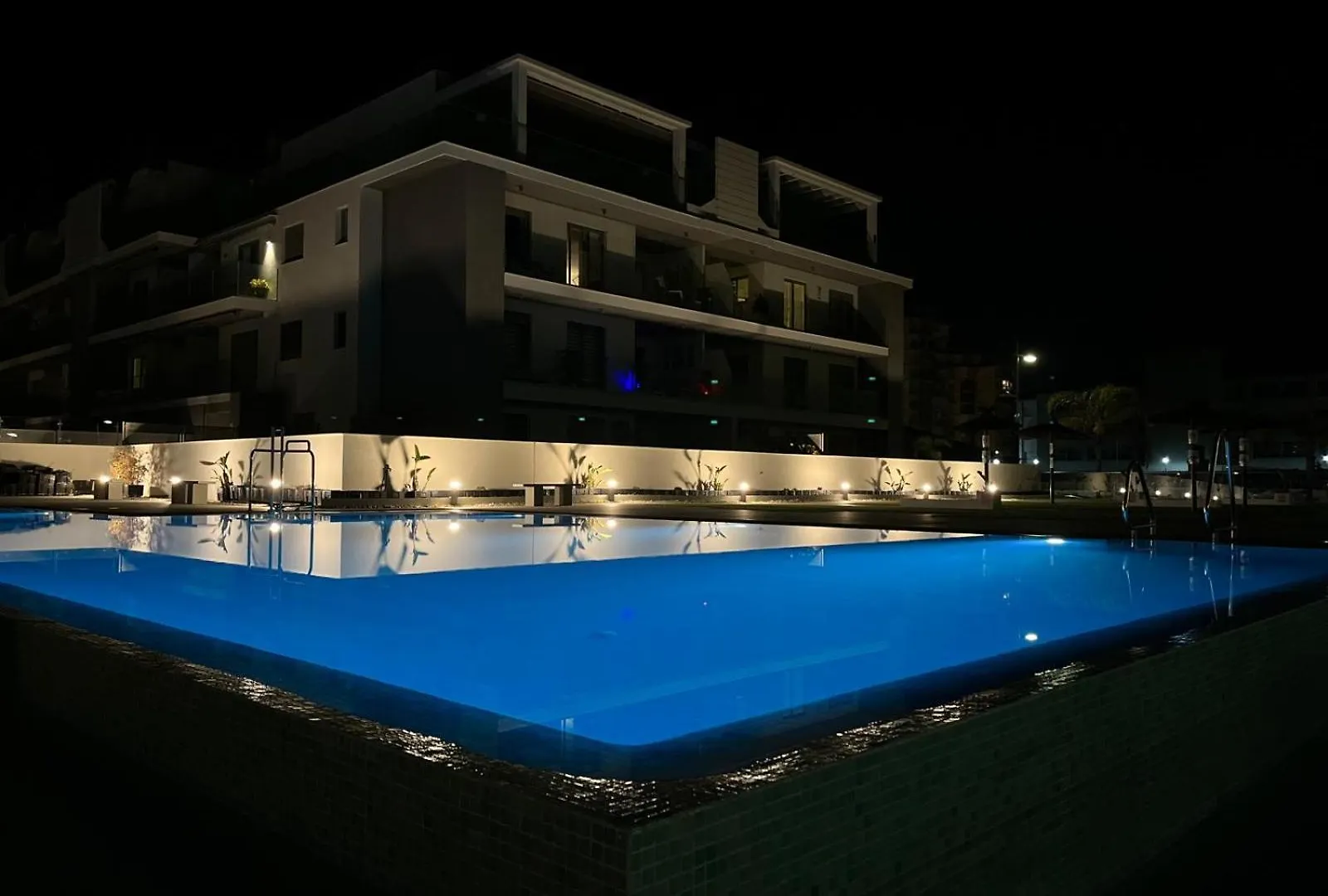 アパート Apartamento En Primera Linea De Playa, Con Piscina Y Garaje En Torrox Costa