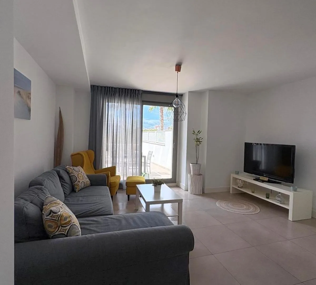 Apartamento En Primera Linea De Playa, Con Piscina Y Garaje En Torrox Costa 0*,
