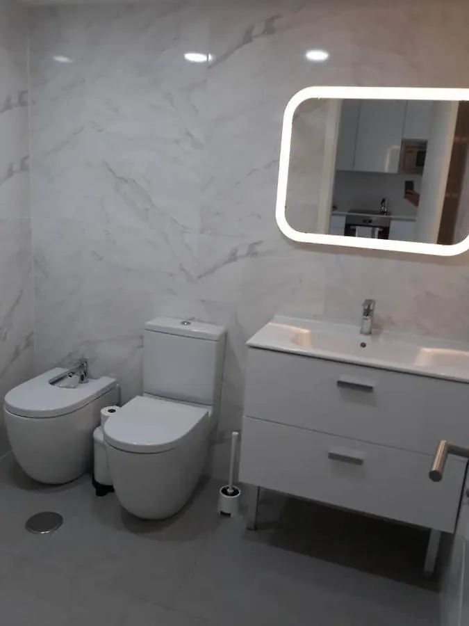 דירה Apartamento En Primera Linea De Playa, Con Piscina Y Garaje En Torrox Costa